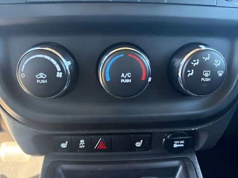 Used 2015 Jeep Patriot Latitude AWD/4WD image 28