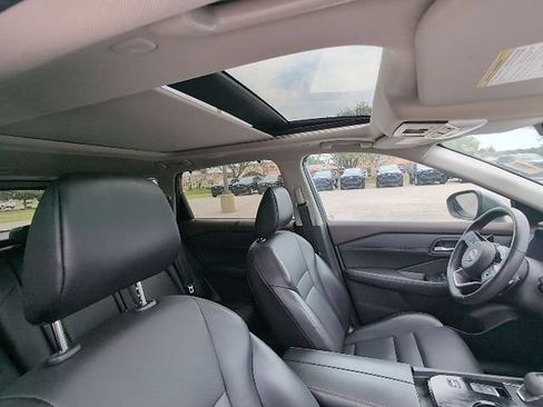 Used 2023 Nissan Rogue SV w/ SV Premium B Package FWD image 4