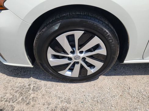 Used 2025 Nissan Altima 2.5 S FWD image 11