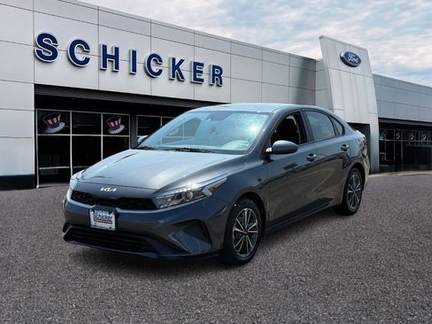 Used 2023 Kia Forte LXS image 4