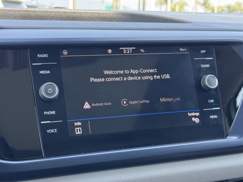 Used 2023 Volkswagen Taos SE w/ Panoramic Sunroof Package FWD image 25