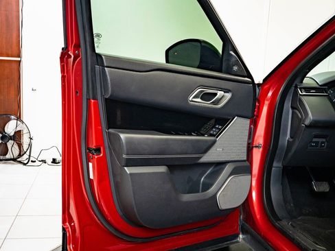 Used 2021 Land Rover Range Rover Velar R-Dynamic S image 28