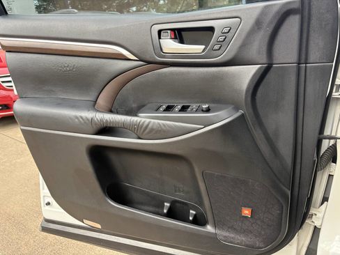 Used 2015 Toyota Highlander Limited image 8