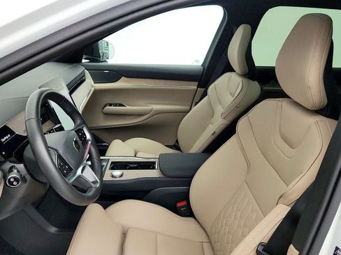 Used 2025 Volvo EX90 Plus AWD/4WD image 35
