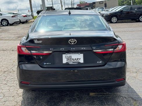 Used 2025 Toyota Camry LE FWD image 5