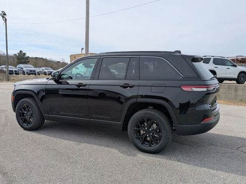 New 2026 Jeep Grand Cherokee Altitude RWD image 5