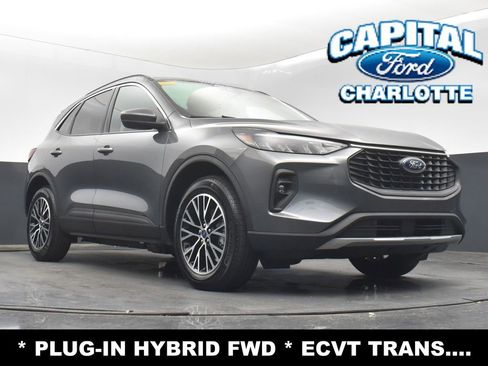 Used 2024 Ford Escape SE image 2