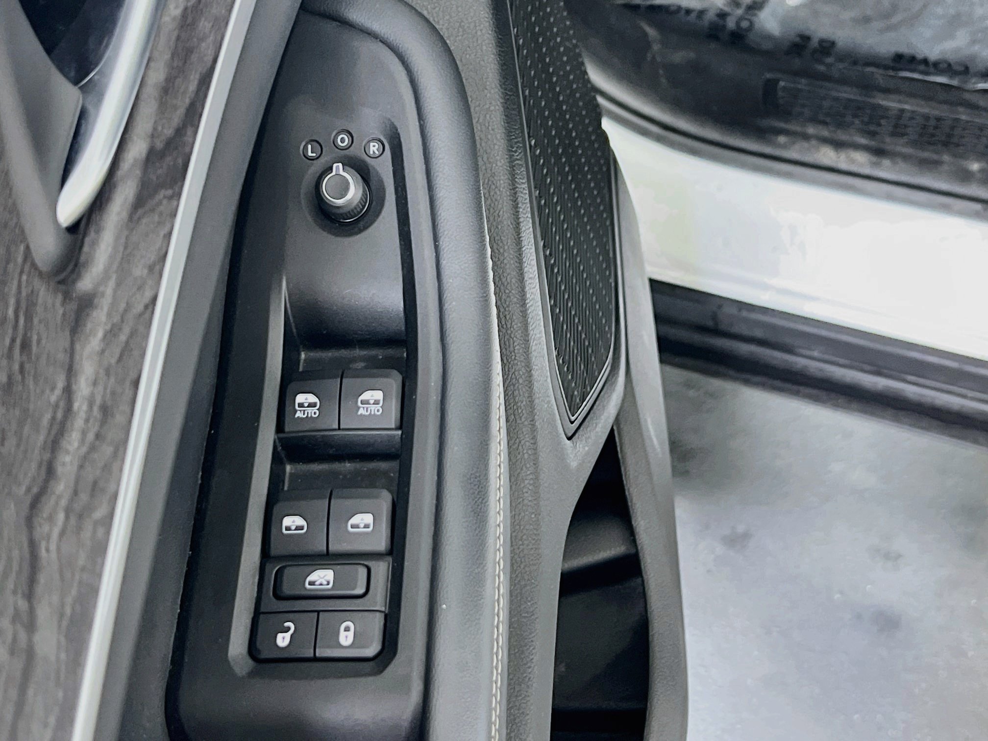 Used 2023 Jeep Grand Cherokee Limited AWD/4WD image 18