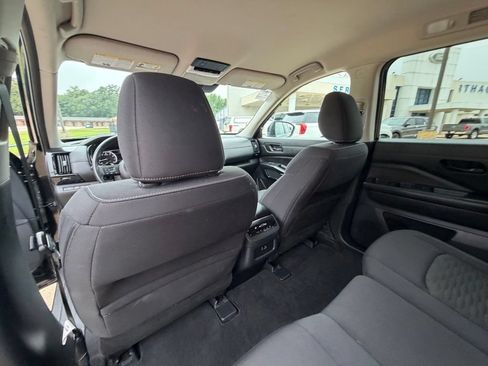 Used 2025 Nissan Pathfinder SV FWD image 18
