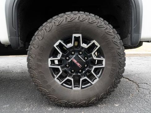 Used 2025 GMC Sierra 2500 AT4X image 43