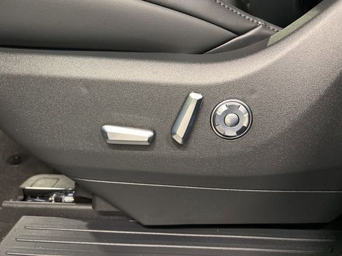New 2026 Lincoln Navigator Reserve AWD/4WD image 38