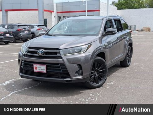 Used 2019 Toyota Highlander SE w/ Nightshade Edition AWD/4WD image 1