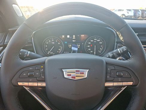 Used 2025 Cadillac XT6 Premium Luxury w/ Technology Package AWD/4WD image 11