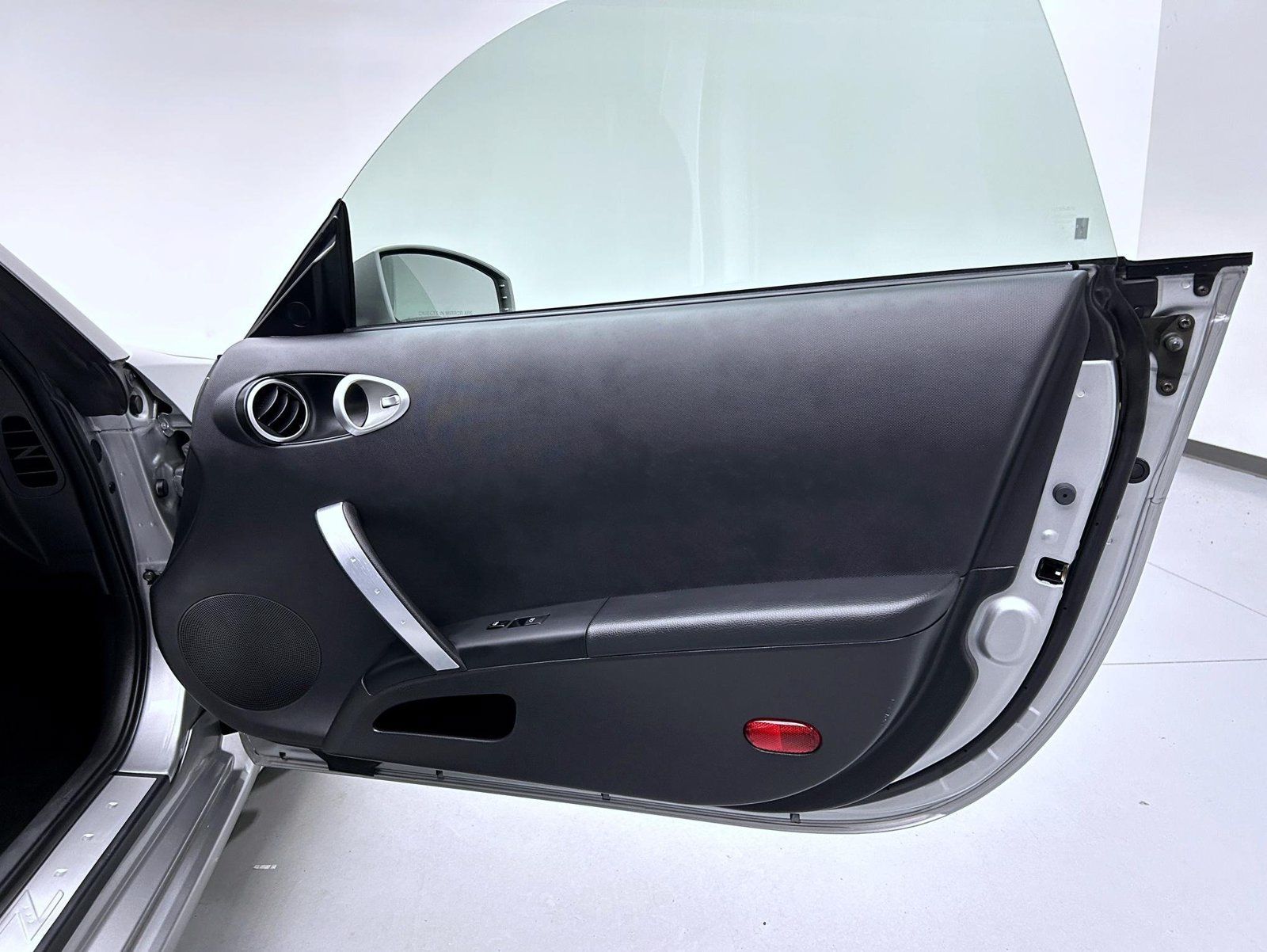 Used 2005 Nissan 350Z Grand Touring RWD image 16