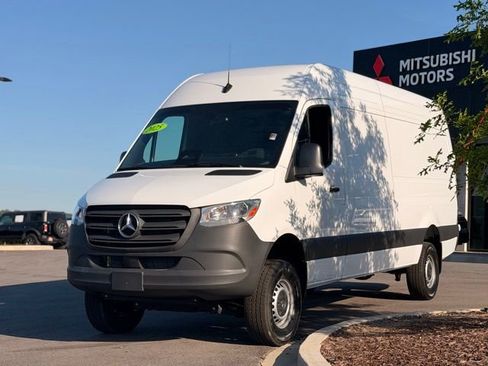 Used 2025 Mercedes-Benz Sprinter 2500 image 8