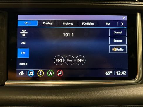 Used 2021 GMC Yukon Denali w/ Denali Premium Package image 26