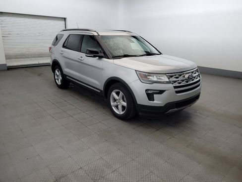 Used 2018 Ford Explorer XLT w/ Equipment Group 202A FWD image 13