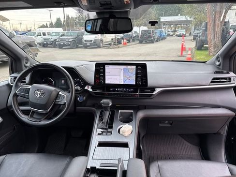 Used 2024 Toyota Sienna XSE image 12