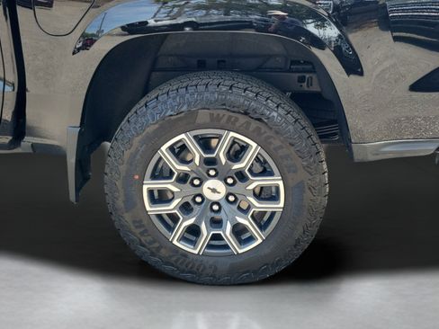 Used 2024 Chevrolet Colorado Z71 AWD/4WD image 30