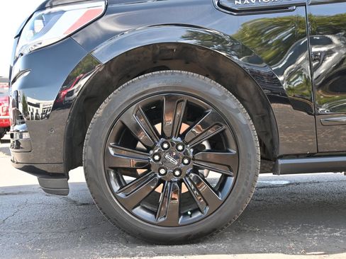 Used 2023 Lincoln Navigator Reserve AWD/4WD image 30
