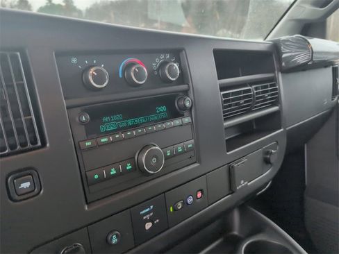 New 2025 Chevrolet Express 3500 image 13