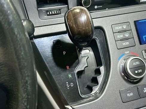 Used 2020 Toyota Sienna XLE image 18