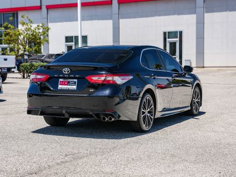 Used 2018 Toyota Camry SE FWD image 6