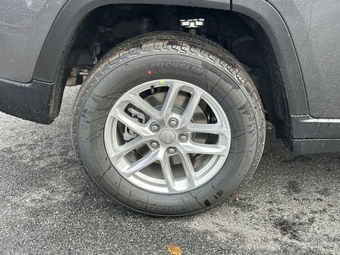 New 2025 Jeep Grand Cherokee Laredo image 17