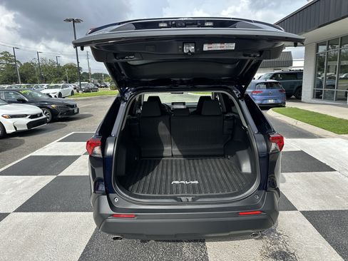 Used 2025 Toyota RAV4 XLE w/ Convenience Package FWD image 5