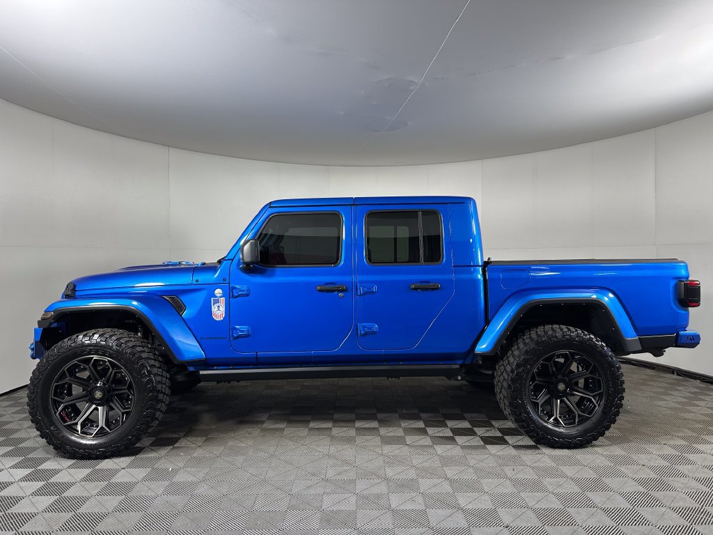 Used 2022 Jeep Gladiator Overland w/ Cold Weather Group AWD/4WD image 2