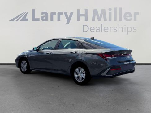 New 2026 Hyundai Elantra SE FWD image 4