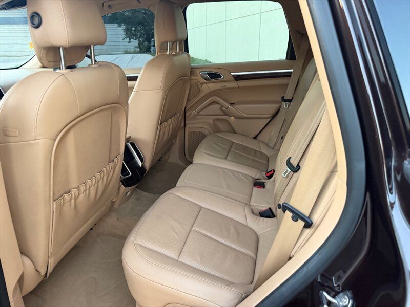 Used 2014 Porsche Cayenne Diesel AWD/4WD image 17