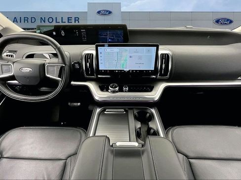 New 2025 Ford Expedition Platinum w/ Driver's Package image 5