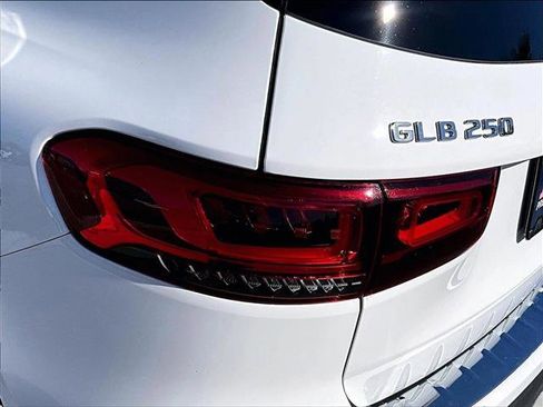 Used 2023 Mercedes-Benz GLB 250 image 29