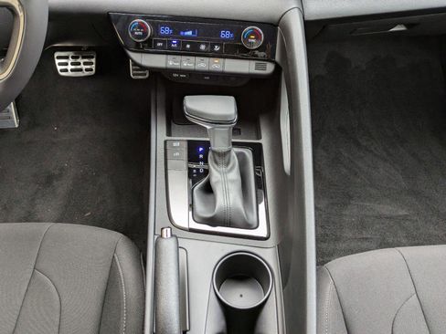 Certified 2025 Hyundai Elantra SEL FWD image 16