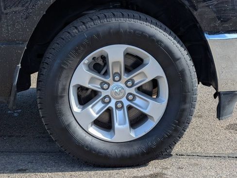 Used 2024 RAM 1500 Laramie AWD/4WD image 12