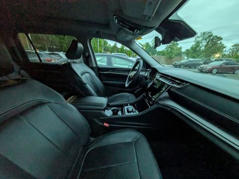 Used 2022 Jeep Grand Cherokee L Limited w/ Luxury Tech Group II image 9