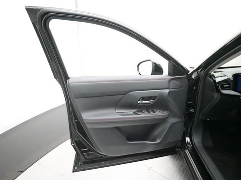 Used 2026 Nissan Kicks SR w/ Cold Weather Package image 27