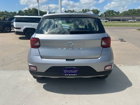 New 2026 Hyundai Venue SEL FWD image 9