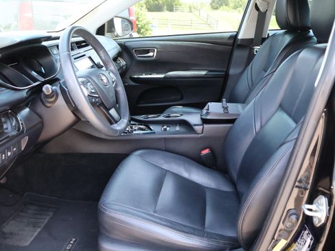 Used 2018 Toyota Avalon XLE Premium FWD image 17