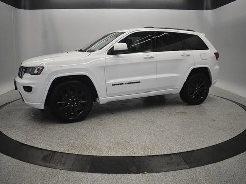 Used 2021 Jeep Grand Cherokee Altitude image 2