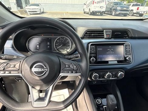 Used 2025 Nissan Versa SV FWD image 17