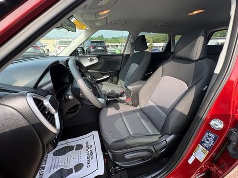Used 2025 Kia Soul LX FWD image 23