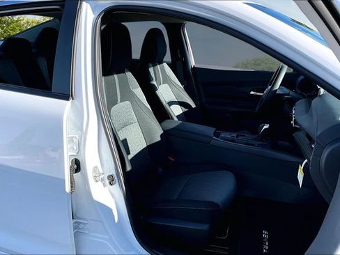 New 2026 Nissan Sentra SV w/ SV Convenience Package FWD image 9