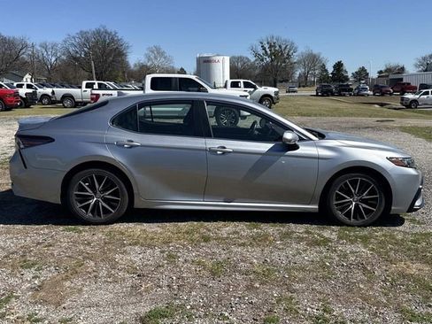 Used 2024 Toyota Camry SE image 7