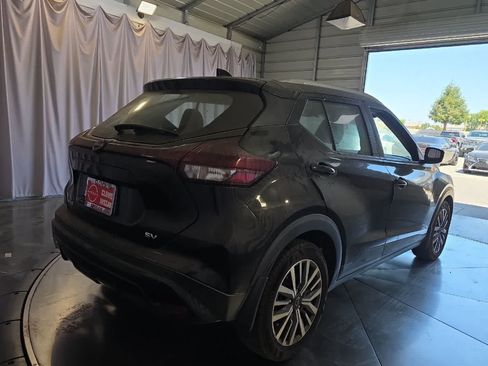 Used 2022 Nissan Kicks SV FWD image 3