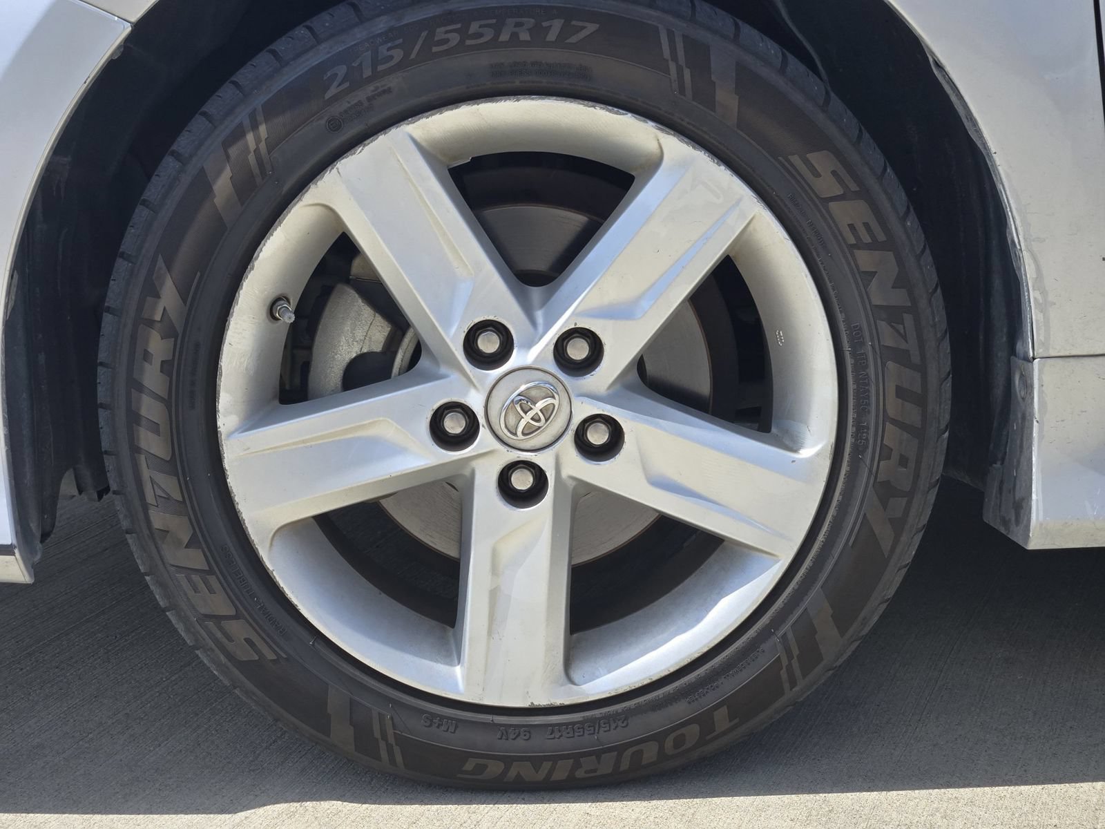 Used 2014 Toyota Camry SE FWD image 11