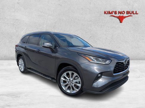 Certified 2022 Toyota Highlander Limited image 1