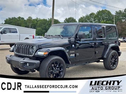 Used 2024 Jeep Wrangler Unlimited Sahara AWD/4WD image 2