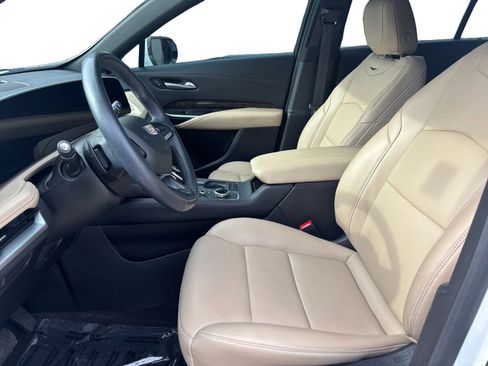 Used 2024 Cadillac XT4 Premium Luxury image 9